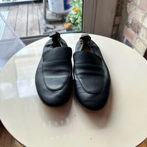 Everlane Women’s Classic Black Leather Loafers